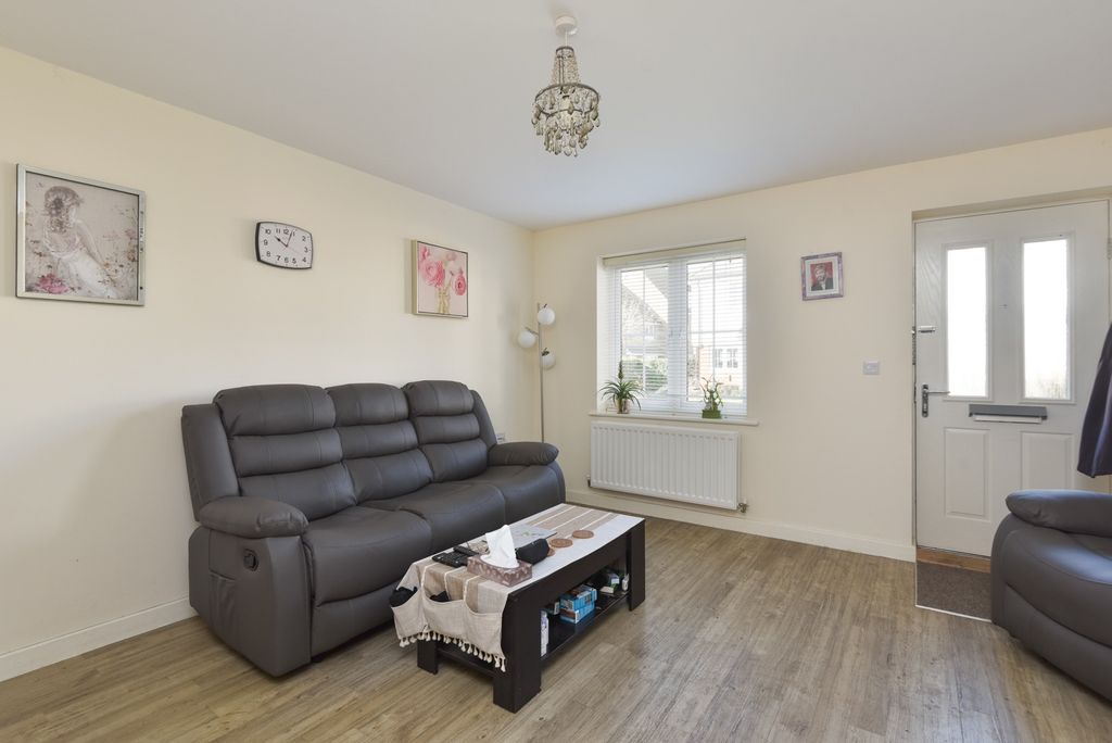 Property photo 2 of 15 4893655