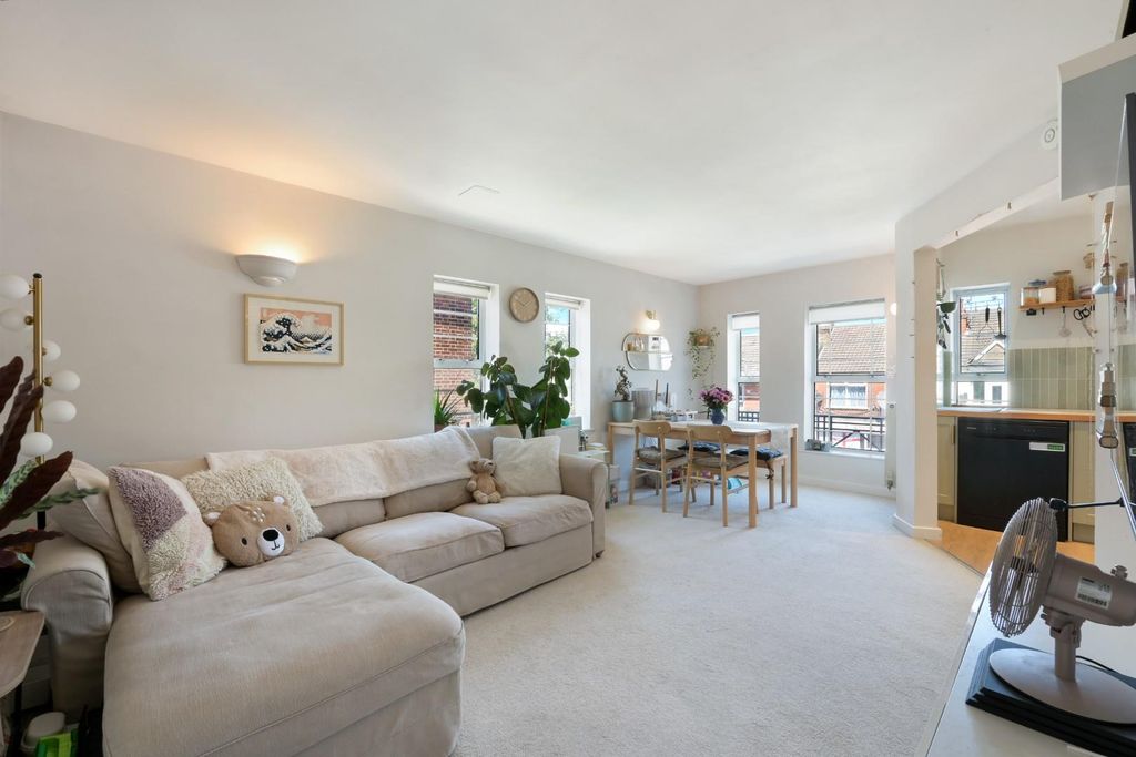 Property photo 2 of 15 Brabham Court
