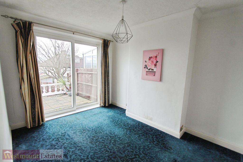 Property photo 3 of 10 Dining Room