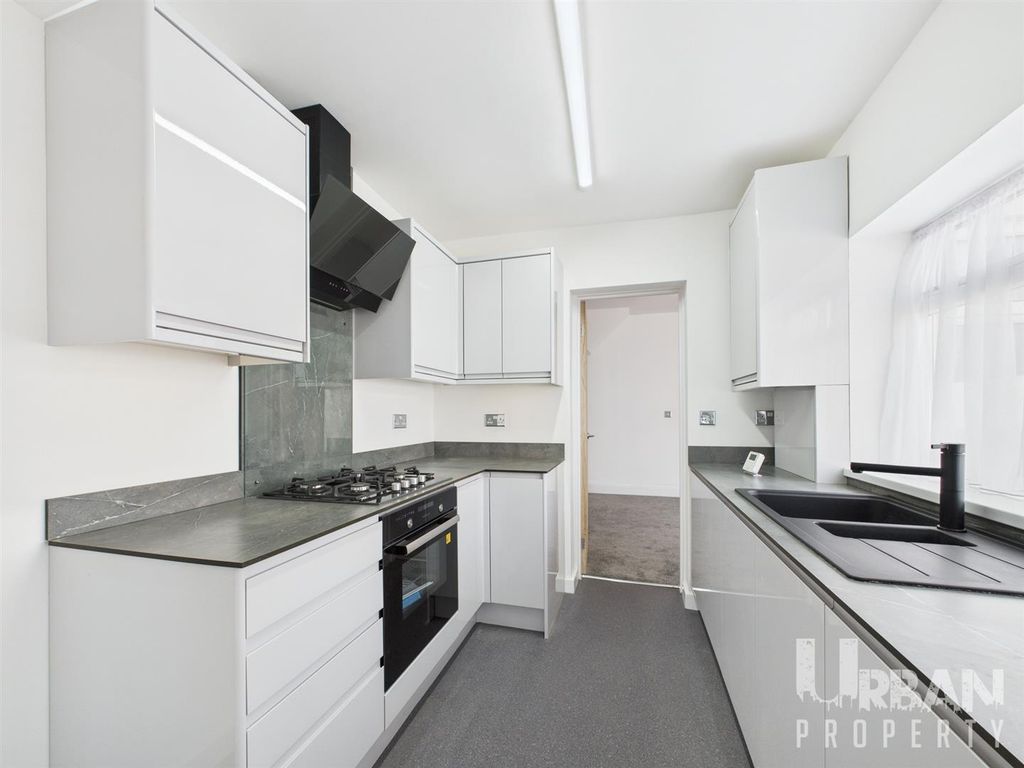 Property photo 2 of 13 Cam03038G0-Pr0136-Still011.Jpg