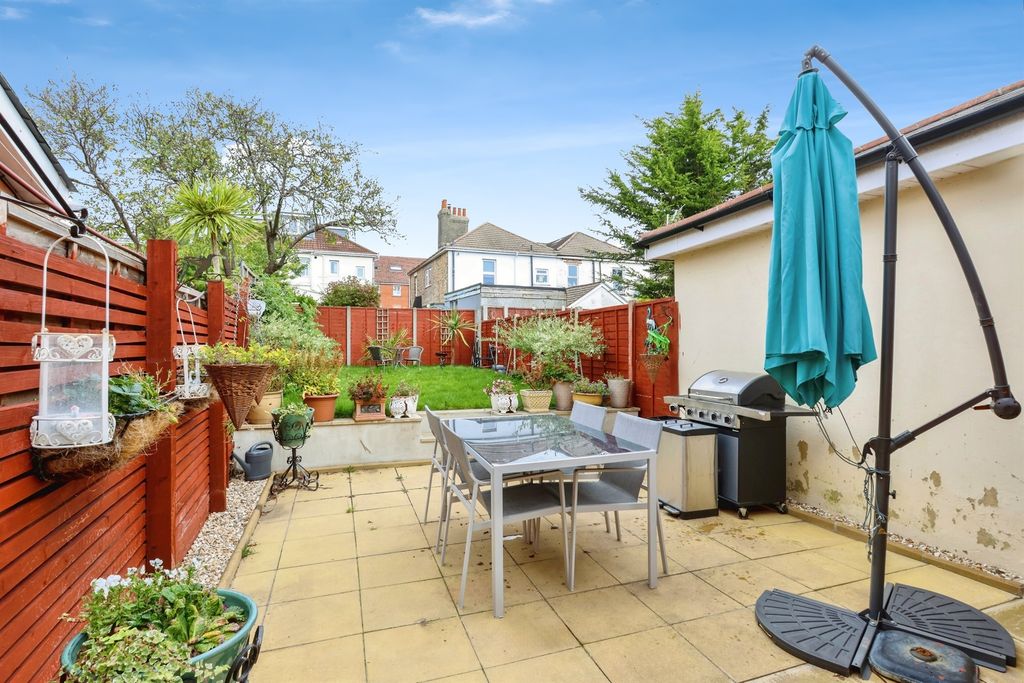 Property photo 3 of 17