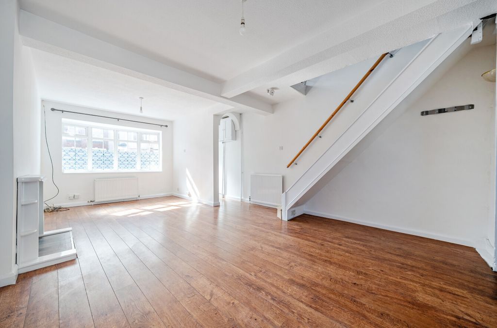 Property photo 3 of 16 1481582-2-6A34212...