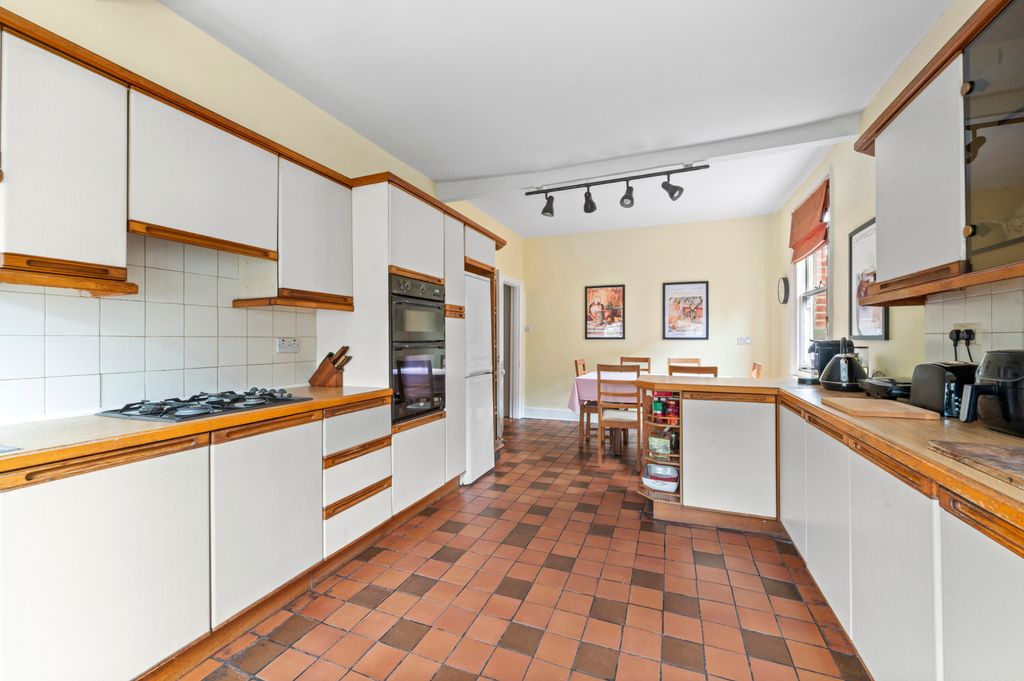 Property photo 2 of 19 Picture No. 30