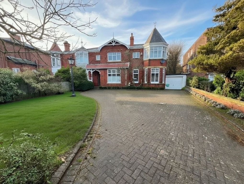 Property photo 1 of 18