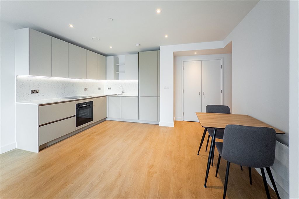 Property photo 3 of 8 (Main)