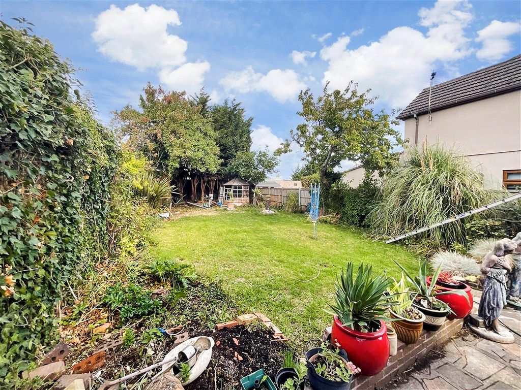 Property photo 3 of 11 Garden