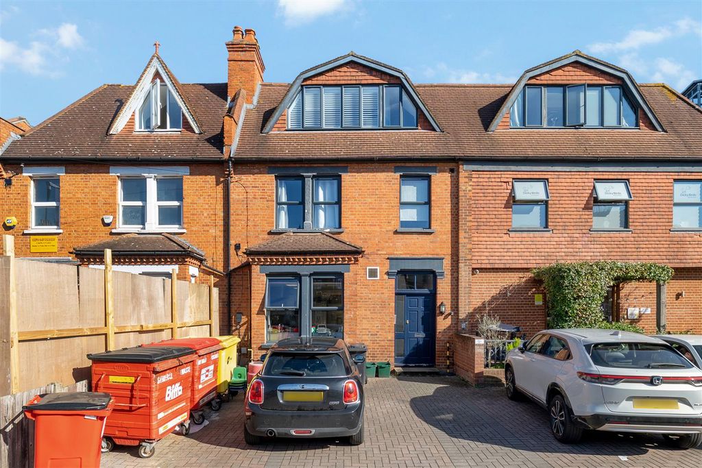 Property photo 1 of 8 External