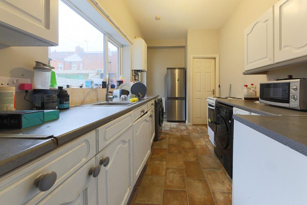 Property photo 3 of 8 Kitchen