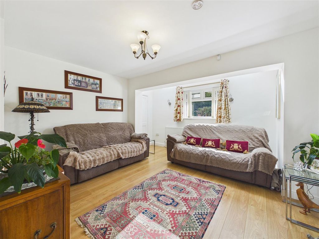 Property photo 3 of 21 Cam05476G0-Pr0154-Still023.Jpg