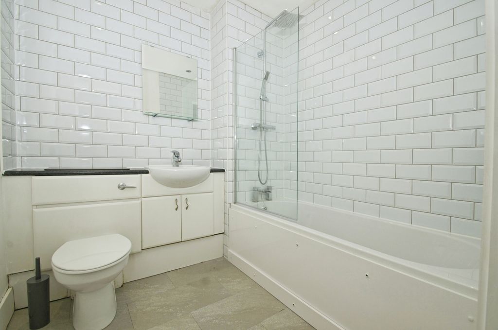 Property photo 3 of 20 Bathroom