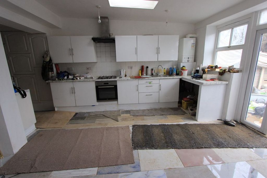 Property photo 3 of 28