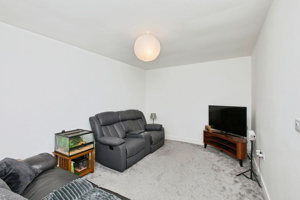 Property photo 2 of 18 Living Room