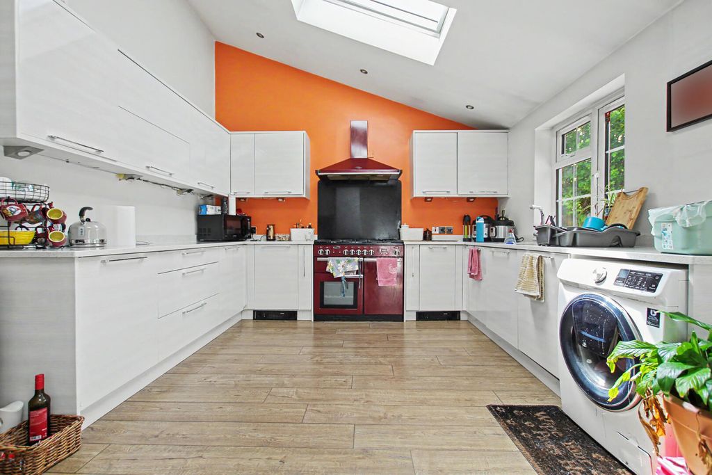 Property photo 2 of 18 Kitchen