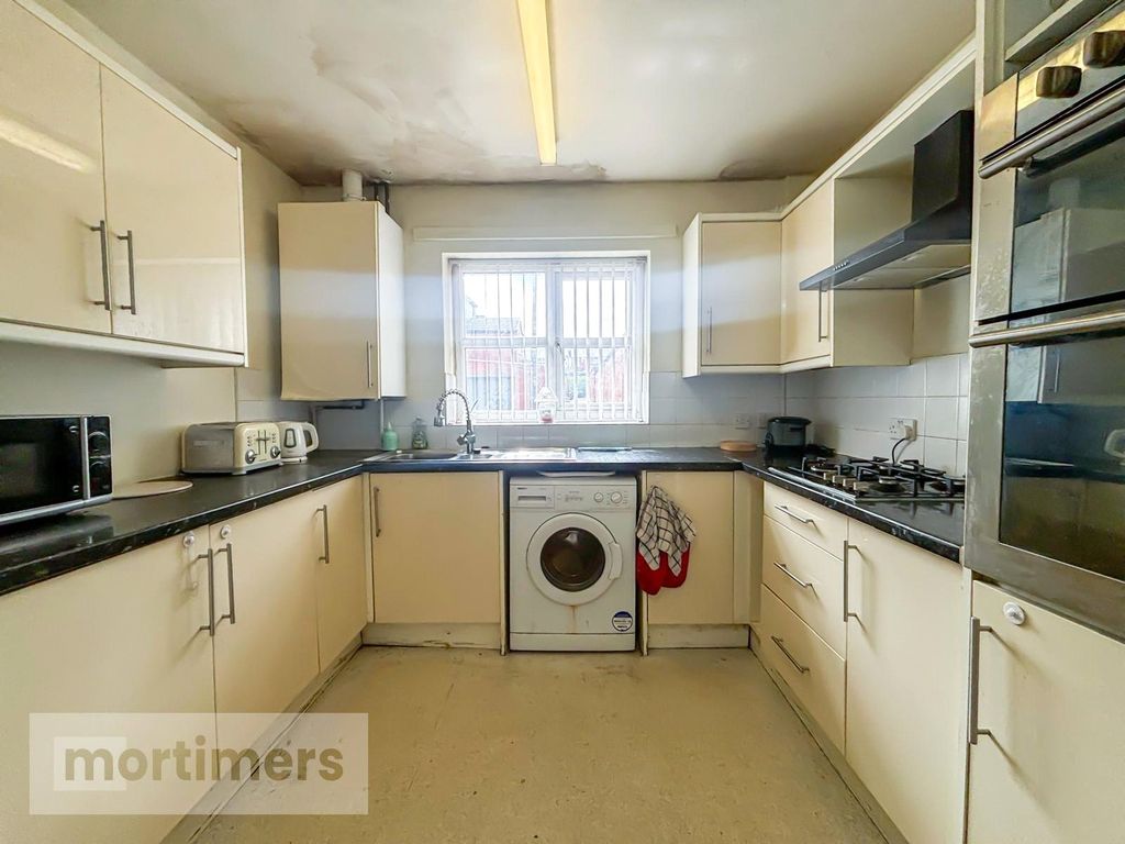 Property photo 2 of 13 Kitchen