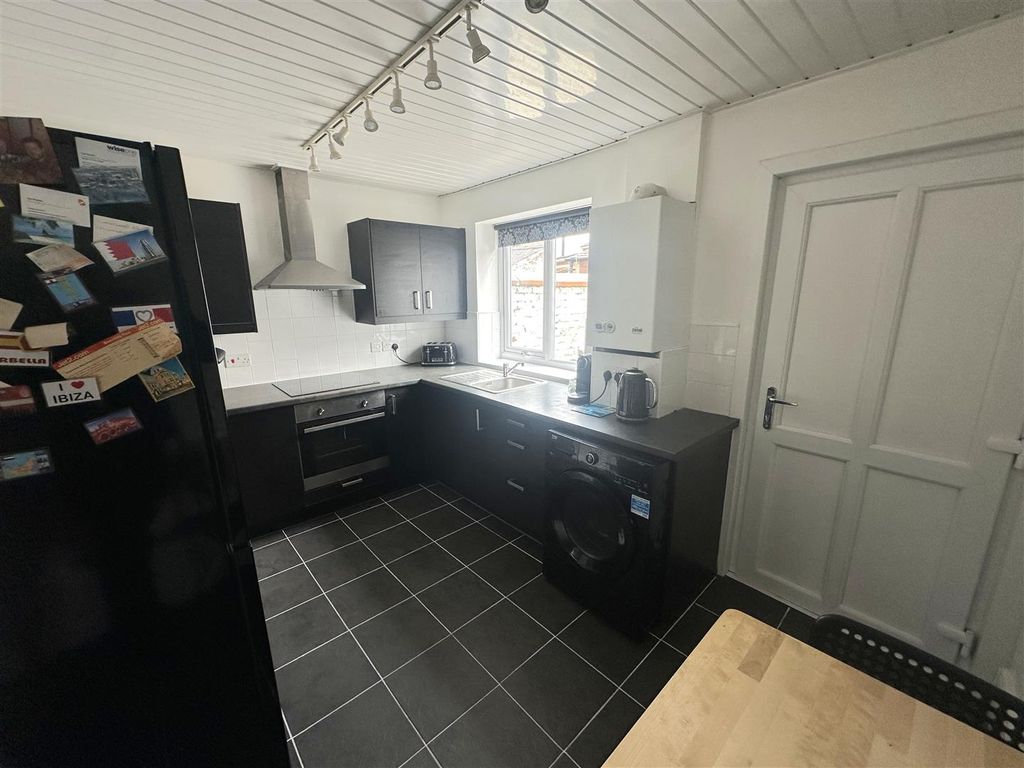 Property photo 2 of 18 Breakfast Kitchen
