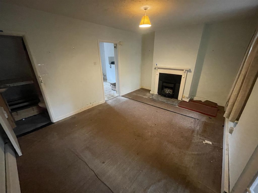 Property photo 2 of 11