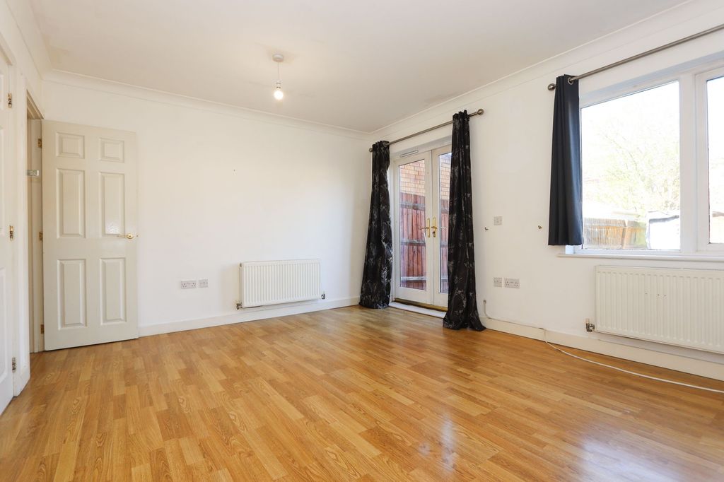 Property photo 3 of 11