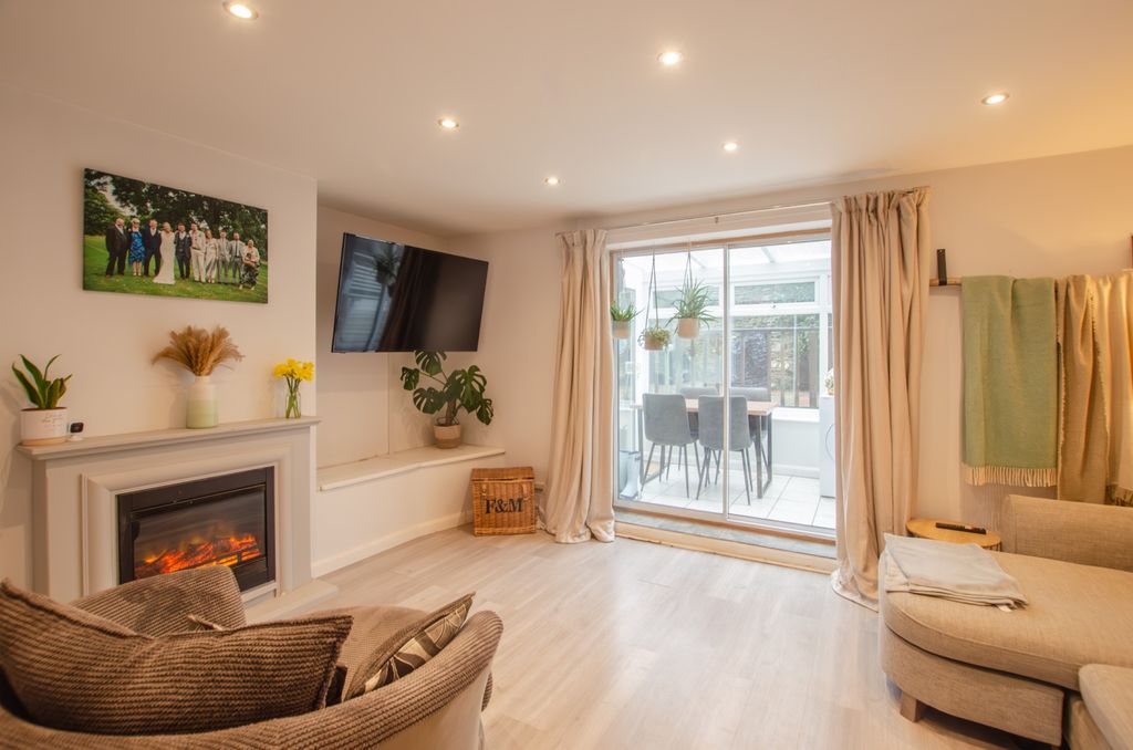 Property photo 2 of 9 22 Finn Vc Tps Bodmin 01208 74182-02