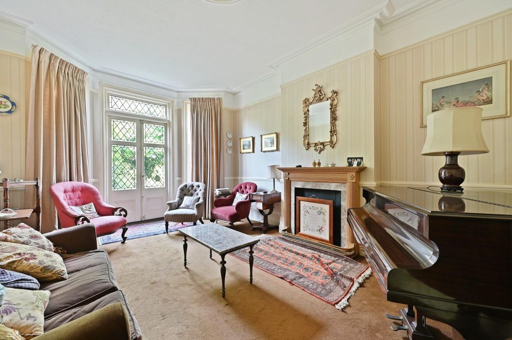 Property photo 3 of 11
