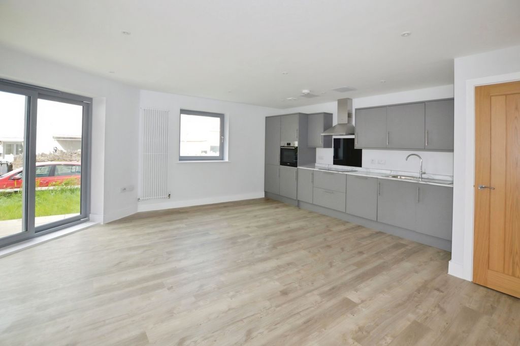 Property photo 2 of 10 Pbox-Img.Jpg