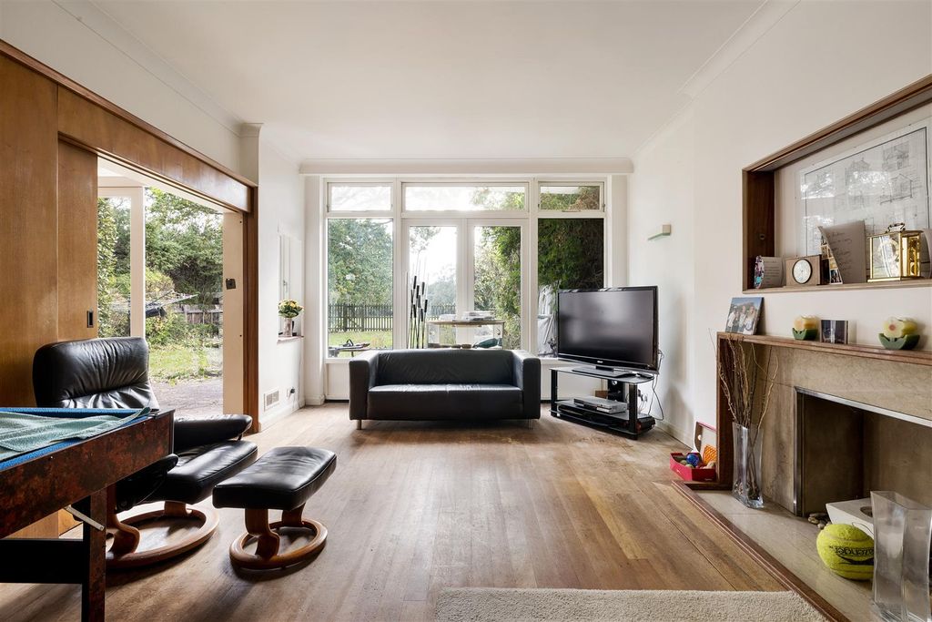 Property photo 3 of 29 The Warren Drive, E11