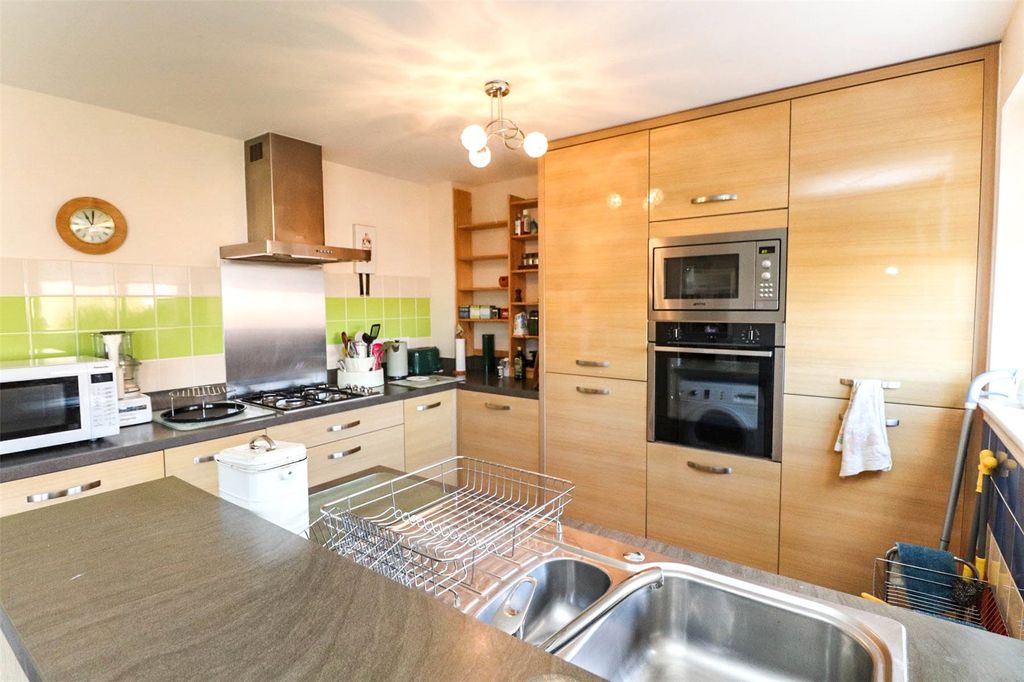 Property photo 2 of 20 Kitchen