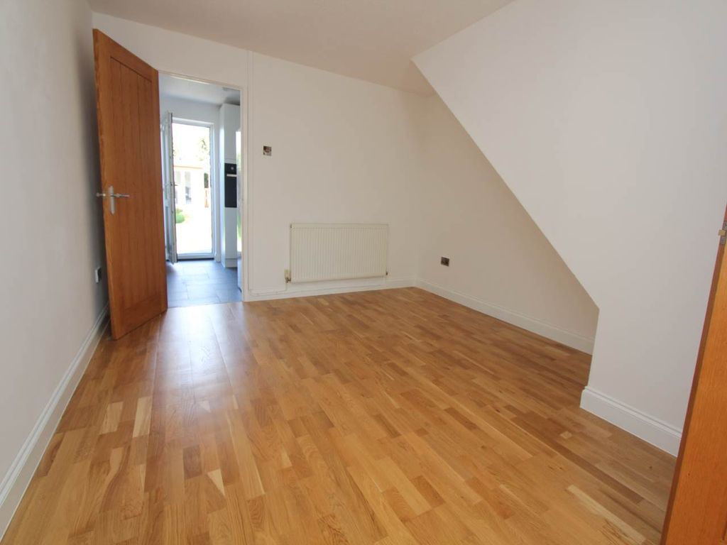 Property photo 3 of 16 Living Room i