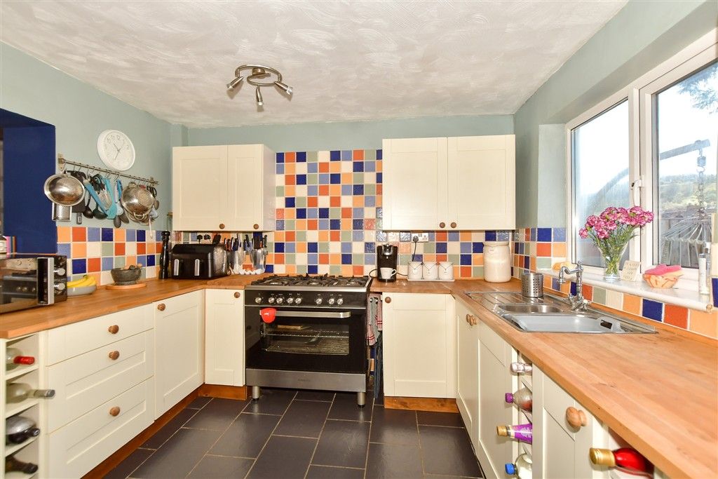 Property photo 3 of 14 Kitchen