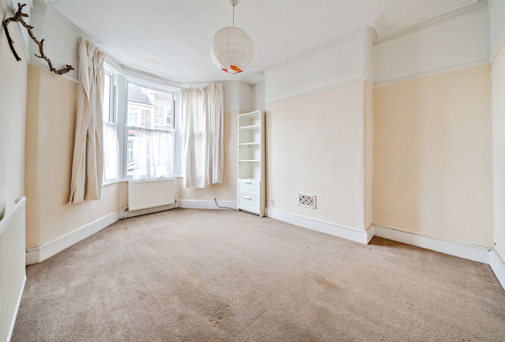 Property photo 2 of 15 1398105-20-6960De...