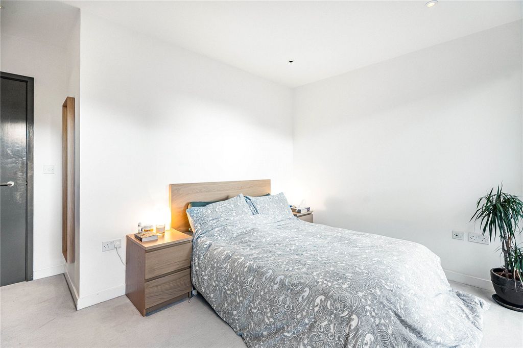 Property photo 3 of 12 Bedroom