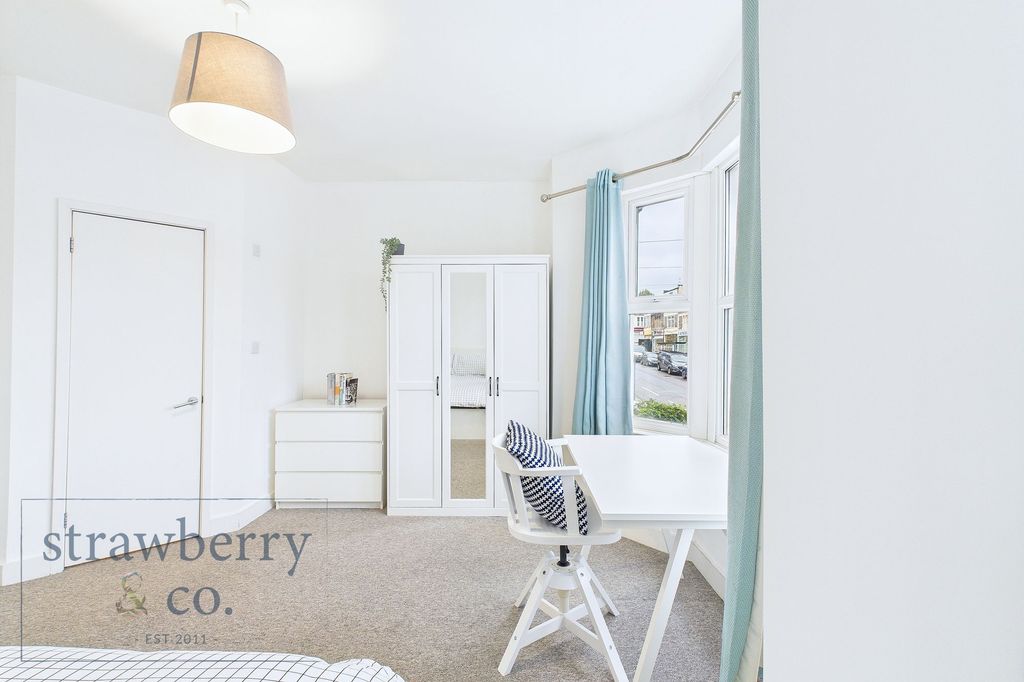 Property photo 2 of 12 Bedroom 5