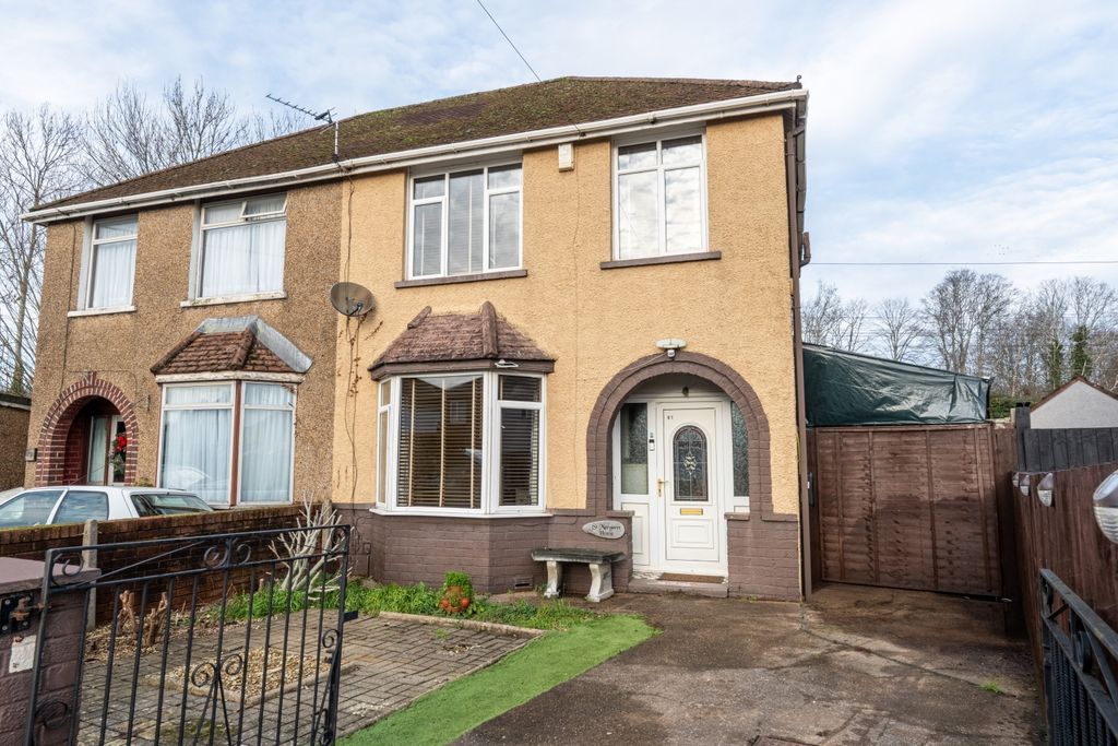 Property photo 1 of 18 Thompson Avenue-25