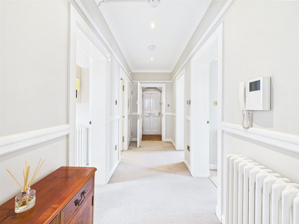 Property photo 2 of 29 Picture No. 12