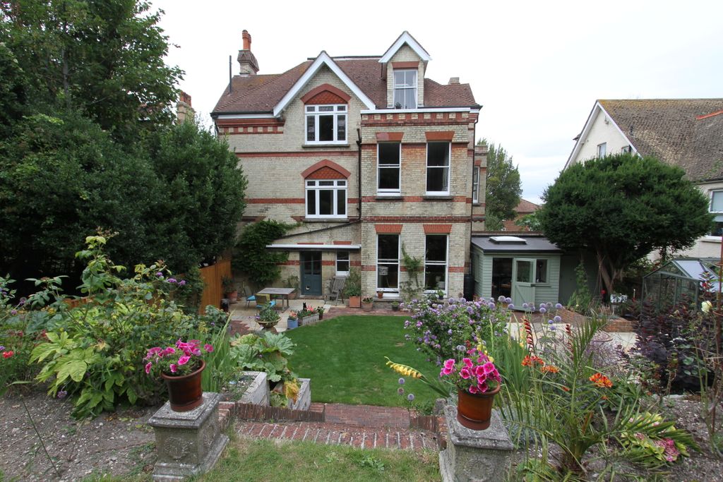 Property photo 3 of 23
