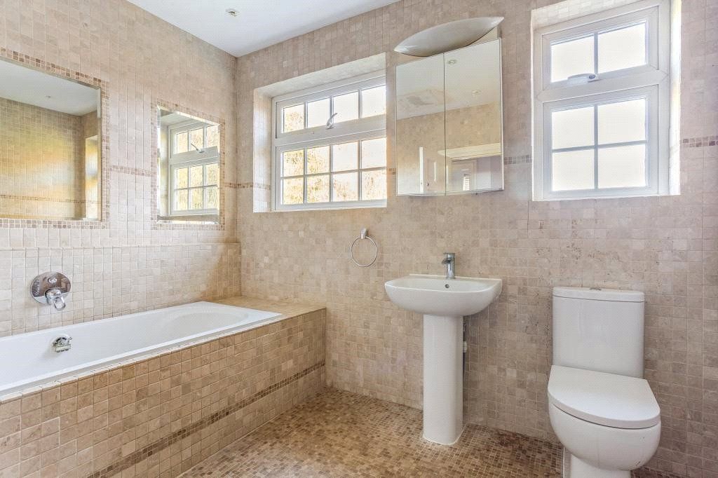 Property photo 3 of 15 Bathroom