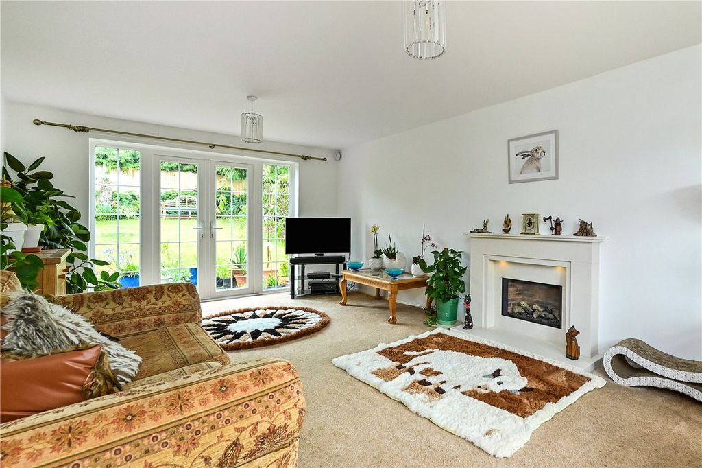 Property photo 3 of 19 Living Room