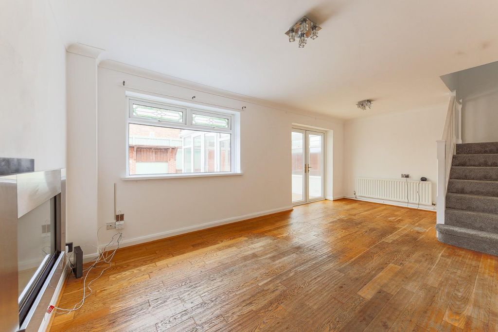 Property photo 3 of 17 Living Room