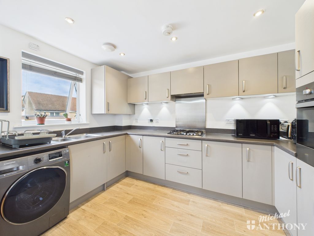 Property photo 3 of 16 Cam02773G0-Pr0334-Still010