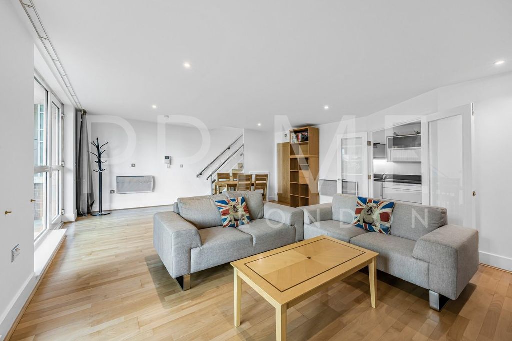 Property photo 2 of 16 Dh110.Jpg