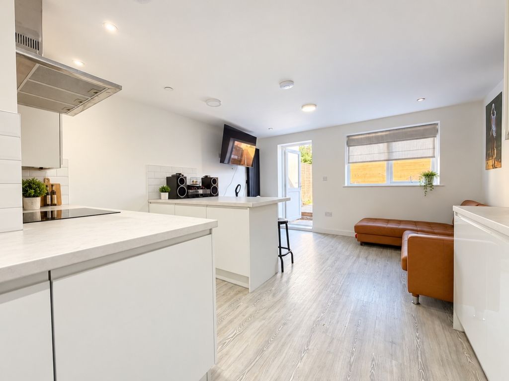 Property photo 1 of 14 92_Rhymney_2