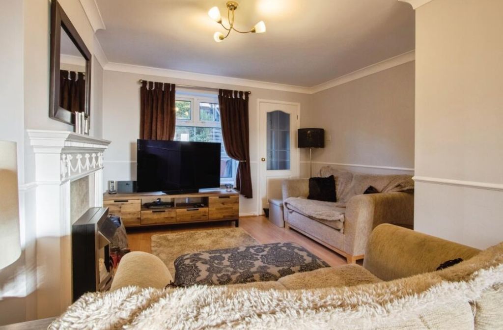 Property photo 2 of 11