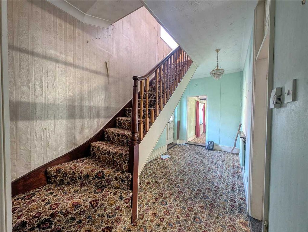 Property photo 3 of 24 Entrance Hall