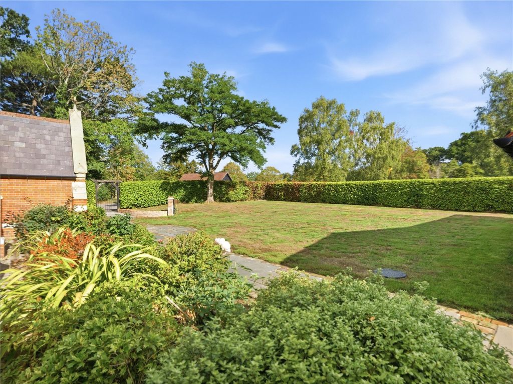 Property photo 3 of 38 Private Garden