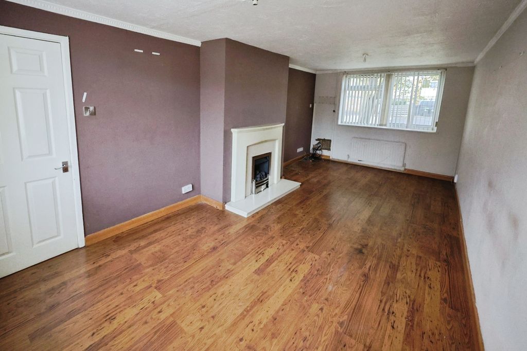 Property photo 3 of 8 Pbox-Img.Jpg