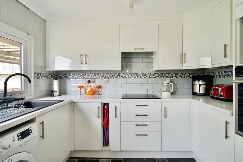 Property photo 3 of 20 Kitchen