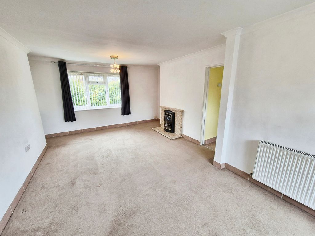 Property photo 3 of 10 Lounge/Dining Room