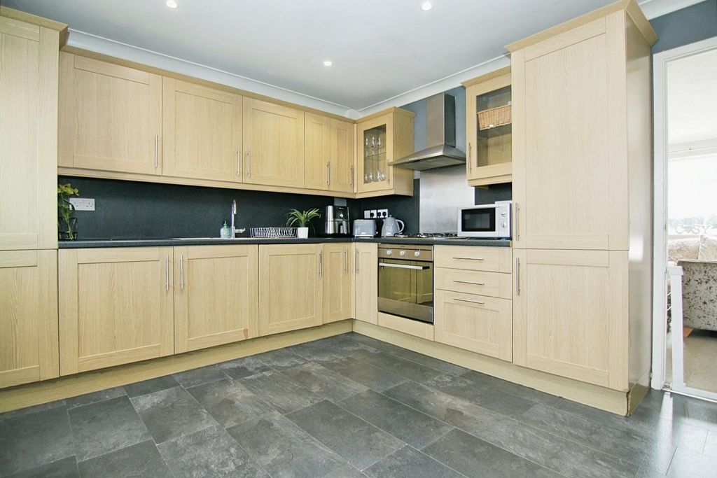 Property photo 2 of 17 Kitchen