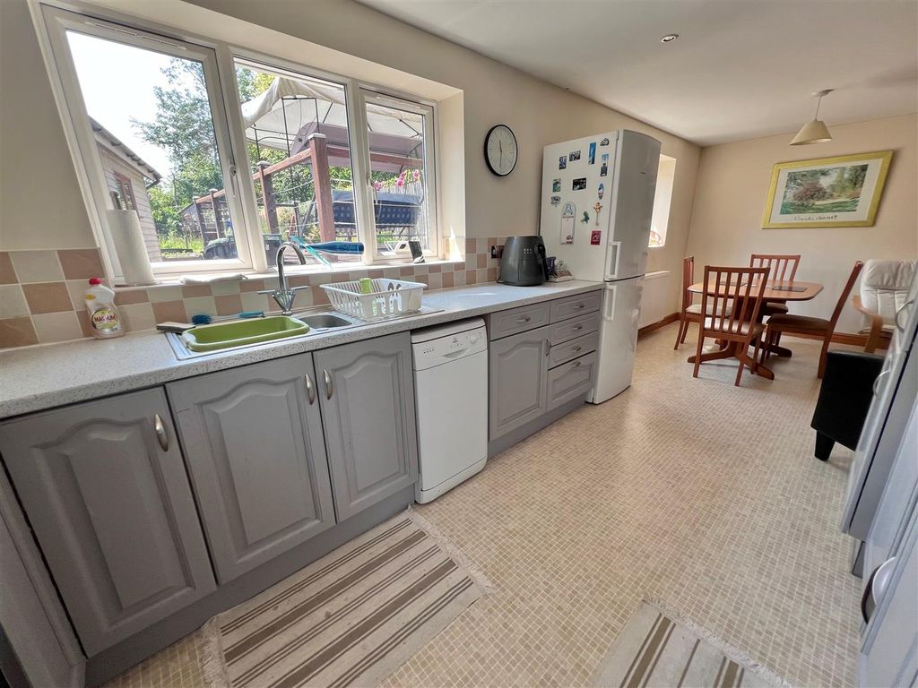 Property photo 3 of 19 Kitchen.Jpg