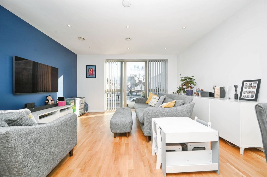 Property photo 2 of 17