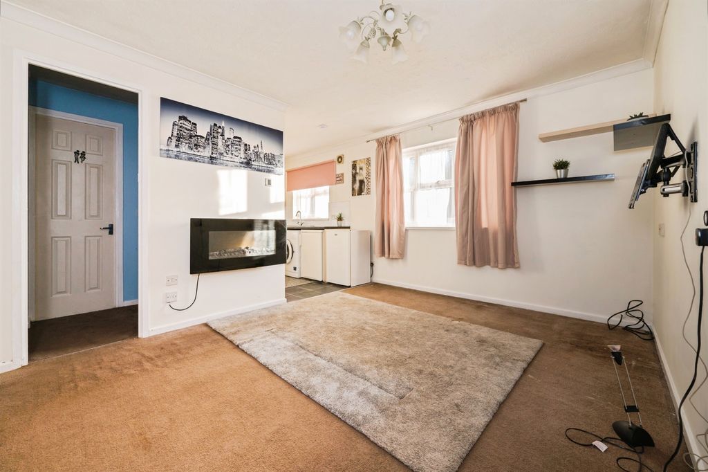 Property photo 3 of 12